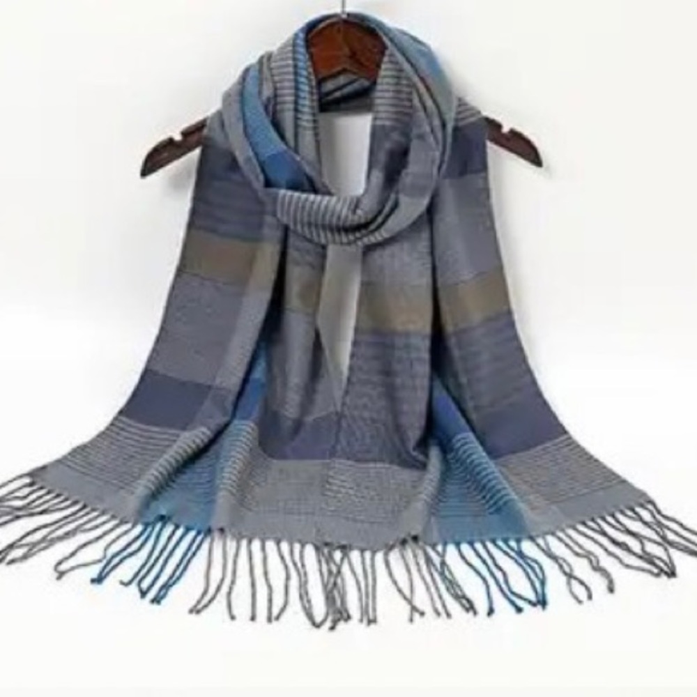 NEW, NEVER WORN Cashmere Scarf